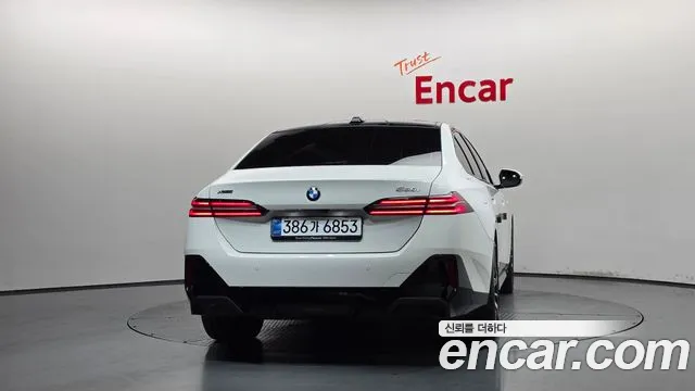 BMW 5 серии 2025 thumb 2
