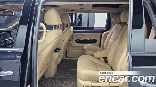 Kia Carnival 2015 thumb 9