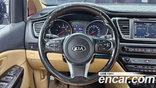 Kia Carnival 2015 thumb 4