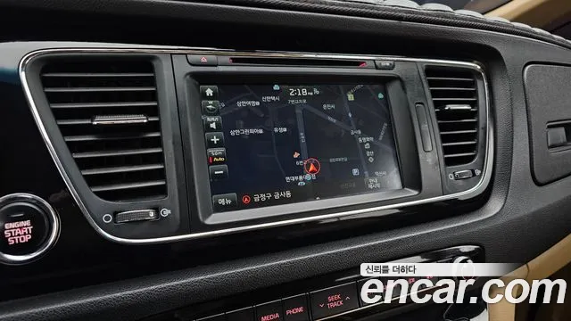 Kia Carnival 2015 thumb 6