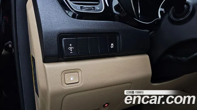 Kia Carnival 2015 thumb 12