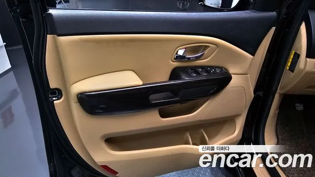 Kia Carnival 2015 thumb 11