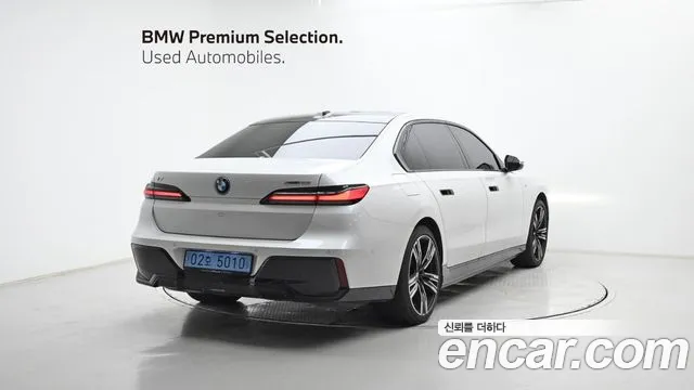 BMW i7 2024 thumb 2
