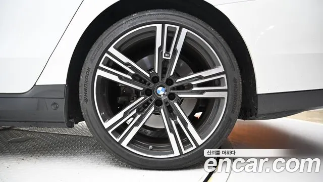 BMW i7 2024 thumb 5
