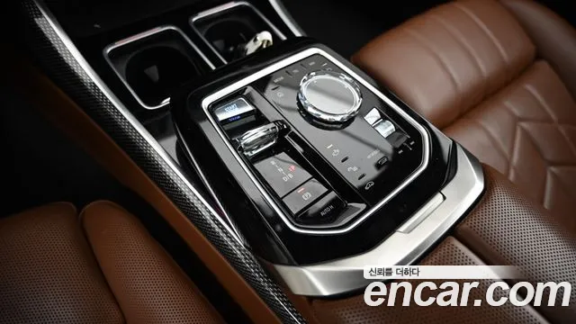 BMW i7 2024 thumb 9