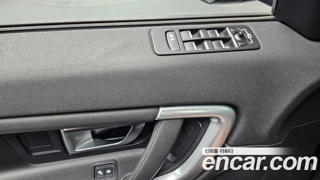 Land Rover Discovery Sport 2016 thumb 8