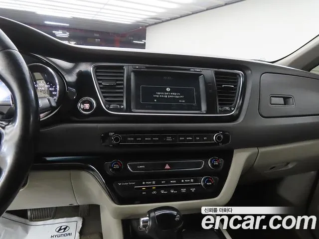 Kia Carnival 2016 thumb 3