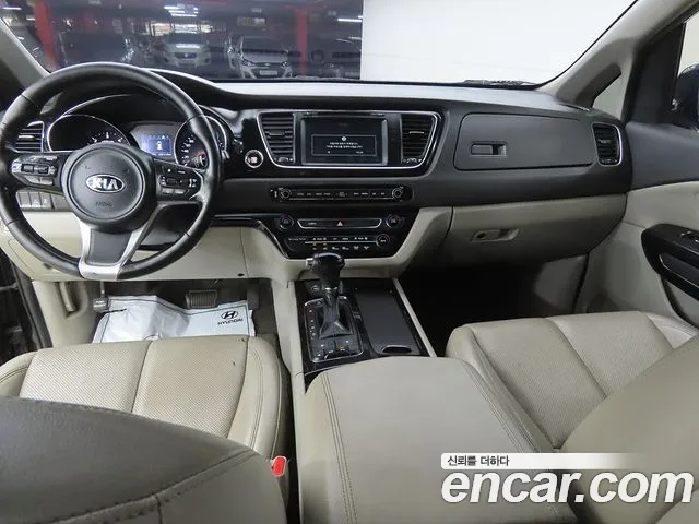 Kia Carnival 2016 thumb 8