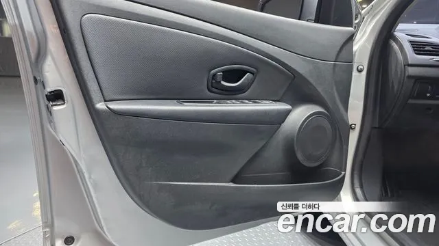 Renault Fluence 2017 thumb 2