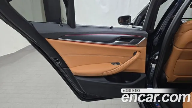 BMW 5 серии 2023 thumb 2