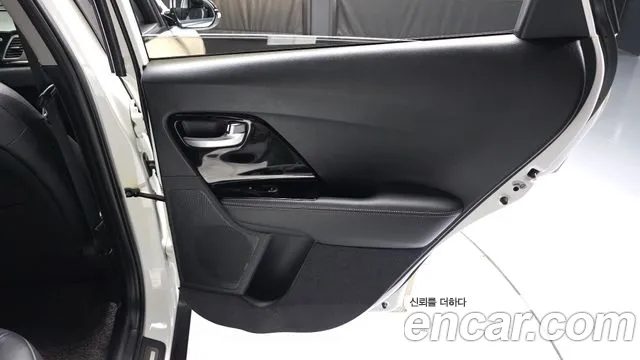 Kia Niro 2017 thumb 11
