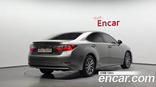 Lexus ES 2017 thumb 2