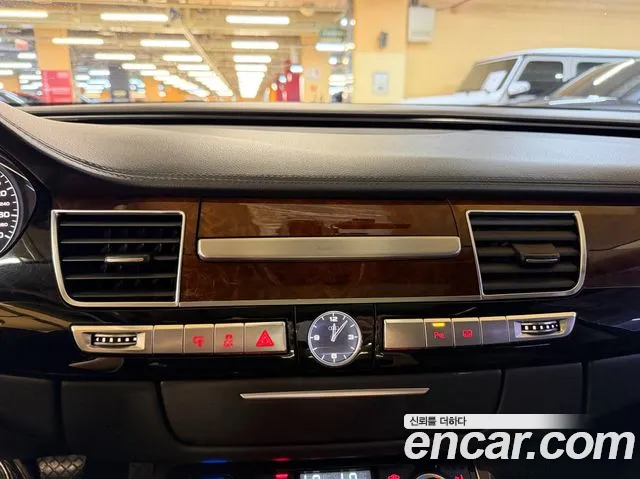 Audi A8 2012 thumb 4