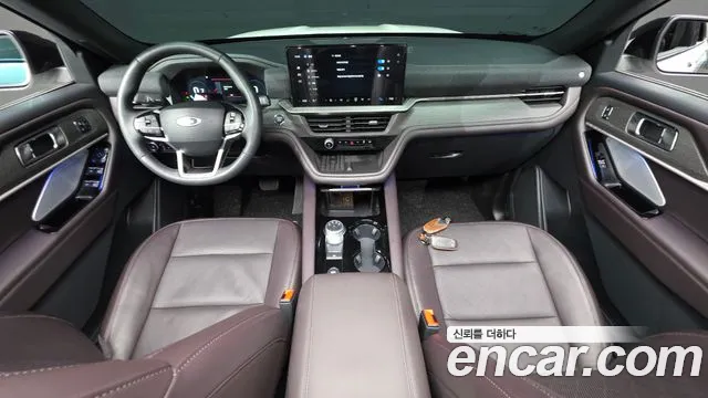 Ford Explorer 2025 thumb 10