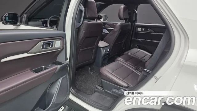 Ford Explorer 2025 thumb 8