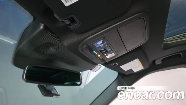 Ford Explorer 2025 thumb 4
