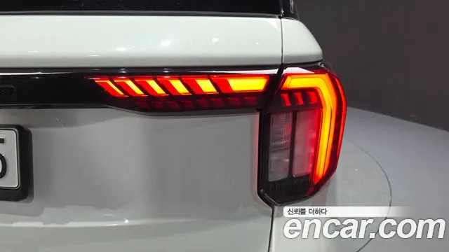 Ford Explorer 2025 thumb 12
