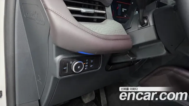 Ford Explorer 2025 thumb 11