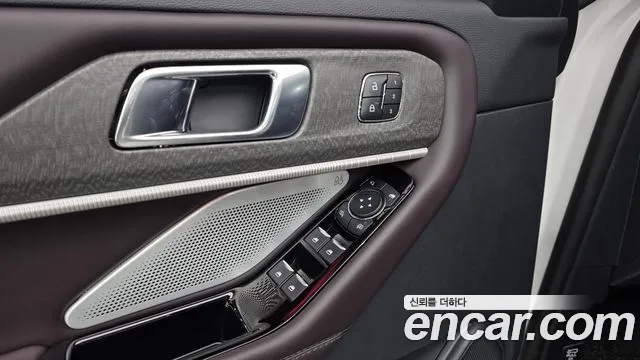 Ford Explorer 2025 thumb 5