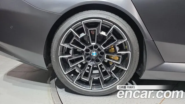 BMW M5 2025 thumb 10