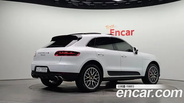 Porsche Macan 2016 thumb 2