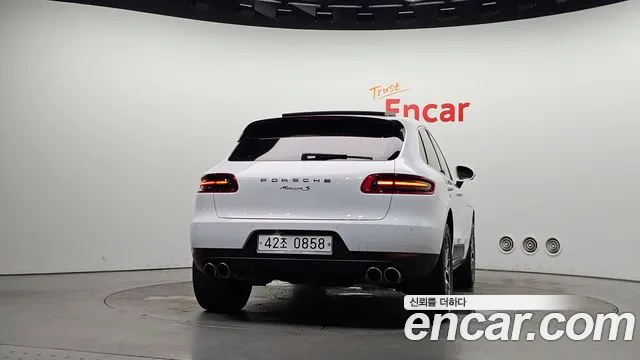 Porsche Macan 2016 thumb 4
