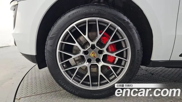 Porsche Macan 2016 thumb 5