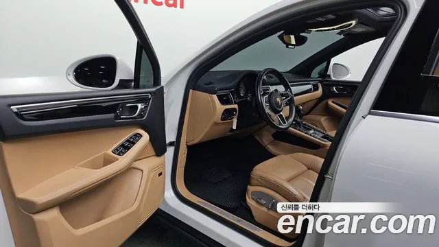 Porsche Macan 2016 thumb 10
