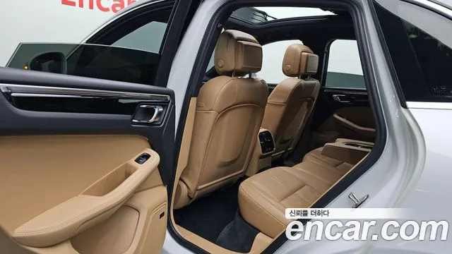 Porsche Macan 2016 thumb 11