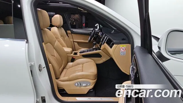 Porsche Macan 2016 thumb 12