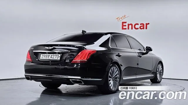 Genesis G90 2018 thumb 2