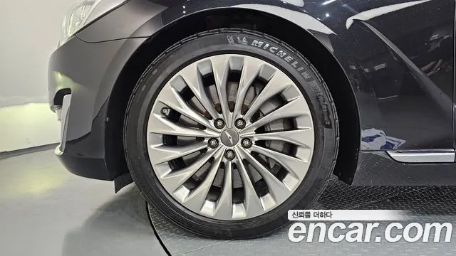 Genesis G90 2018 thumb 5