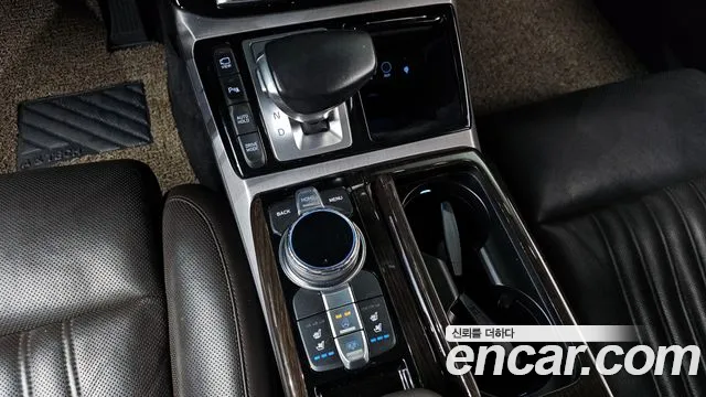 Genesis G90 2018 thumb 9