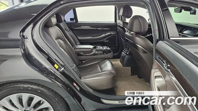 Genesis G90 2018 thumb 11