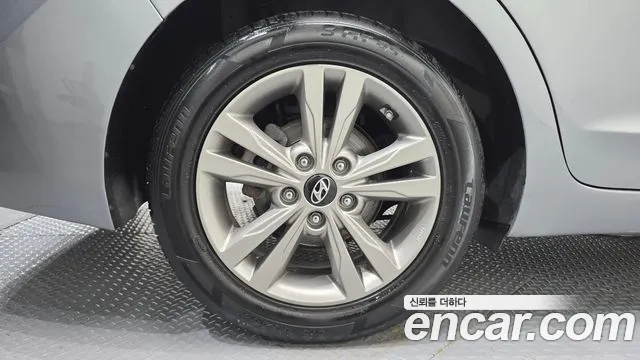 Hyundai Avante 2017 thumb 12