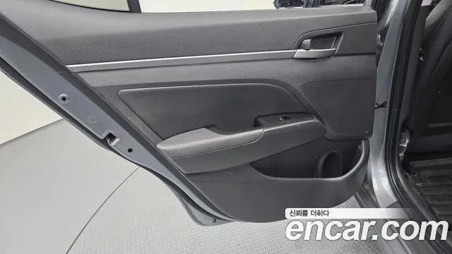 Hyundai Avante 2017 thumb 3