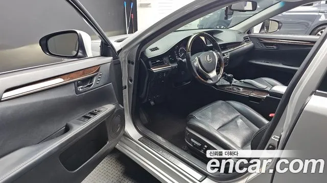 Lexus ES 2013 thumb 10
