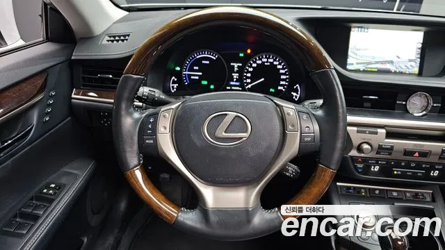 Lexus ES 2013 thumb 12