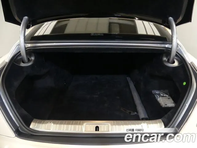 Rolls-Royce Wraith 2019 thumb 3