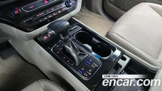 Kia Carnival 2017 thumb 9