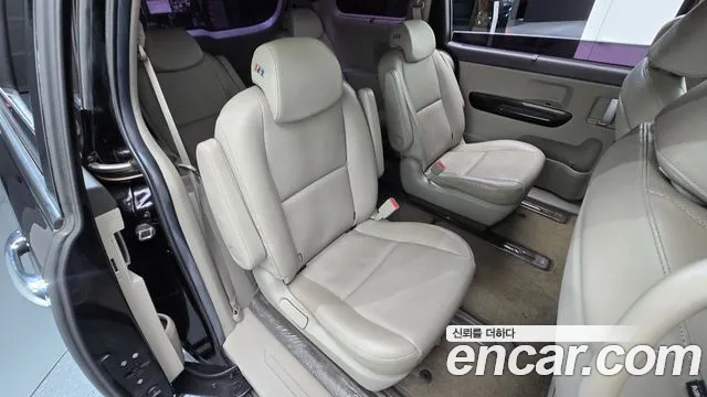 Kia Carnival 2017 thumb 11