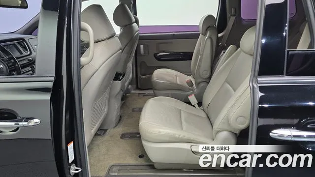 Kia Carnival 2017 thumb 12