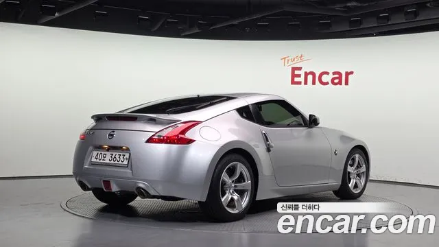 Nissan 370Z 2011 thumb 8