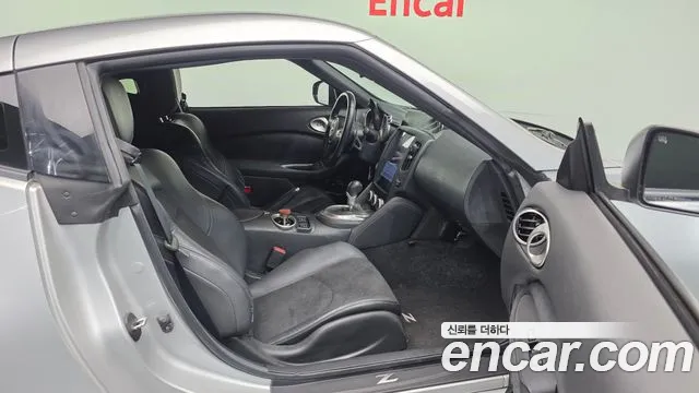 Nissan 370Z 2011 thumb 6