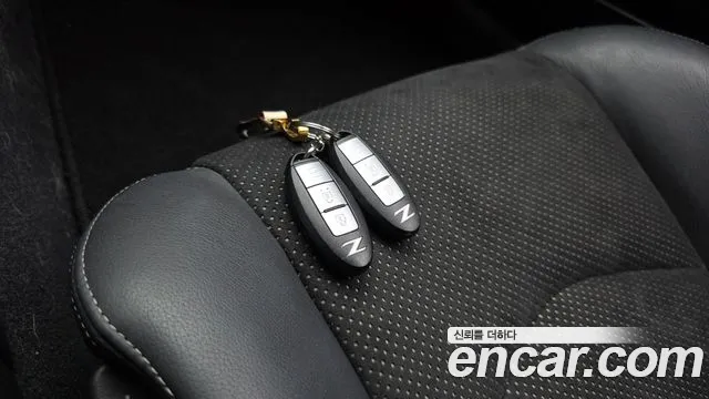Nissan 370Z 2011 thumb 11