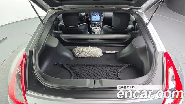 Nissan 370Z 2011 thumb 9