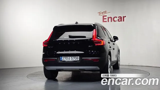 Volvo XC40 2021 thumb 3
