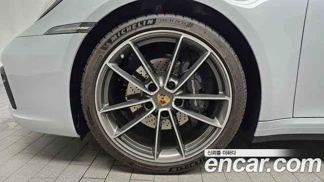 Porsche 911 2024 thumb 4