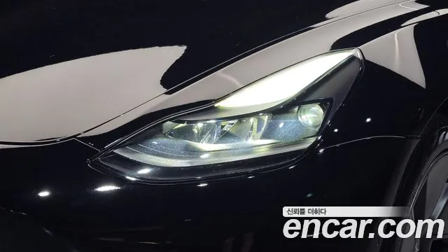Tesla Model 3 2021 thumb 10