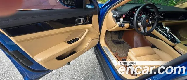 Porsche Panamera 2018 thumb 9